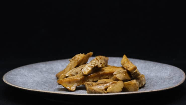 High moisture meat analogue wet textured in the meat industry