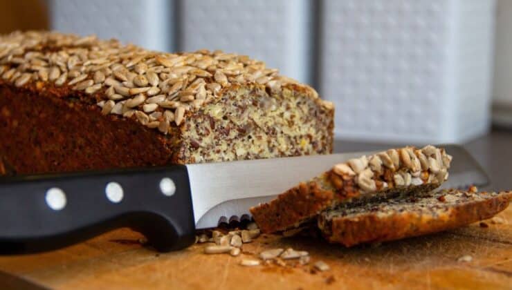 New processes and ingredients for the production of protein breads